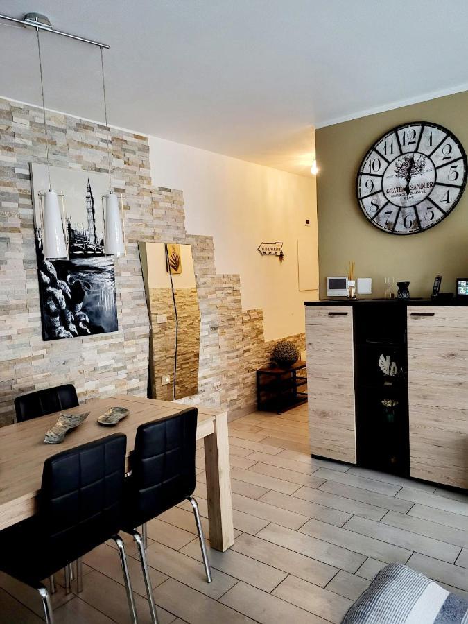 Varese Prime - Large Independent Apartment, Air Conditioning, 2 Bathrooms, 2 Free Covered Parking Spaces, No Restricted Traffic Zone, Train Station 100M, Theatre 150M, Historic City Centre Экстерьер фото
