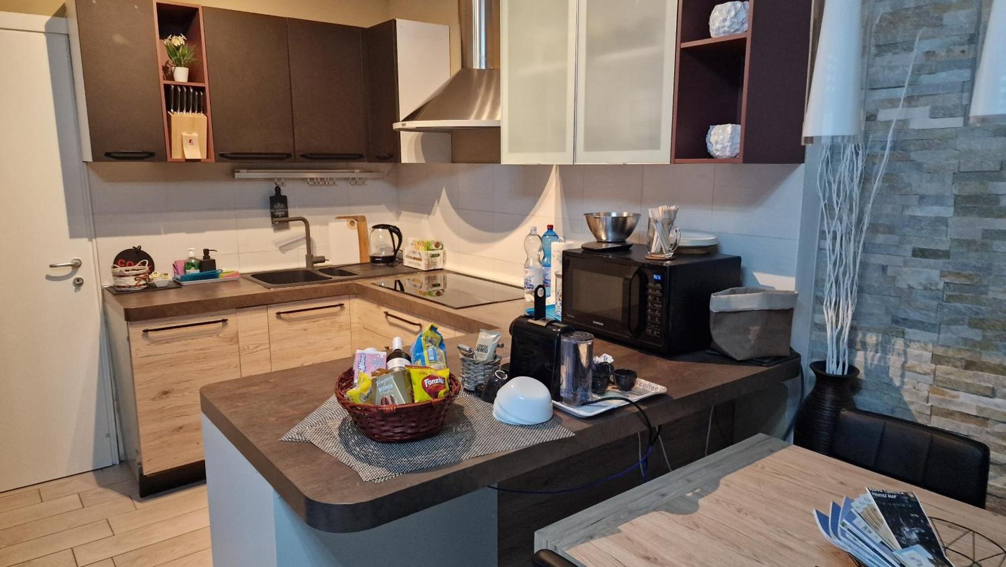 Varese Prime - Large Independent Apartment, Air Conditioning, 2 Bathrooms, 2 Free Covered Parking Spaces, No Restricted Traffic Zone, Train Station 100M, Theatre 150M, Historic City Centre Экстерьер фото