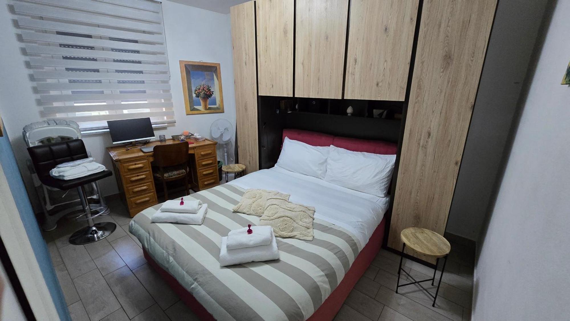 Varese Prime - Large Independent Apartment, Air Conditioning, 2 Bathrooms, 2 Free Covered Parking Spaces, No Restricted Traffic Zone, Train Station 100M, Theatre 150M, Historic City Centre Экстерьер фото
