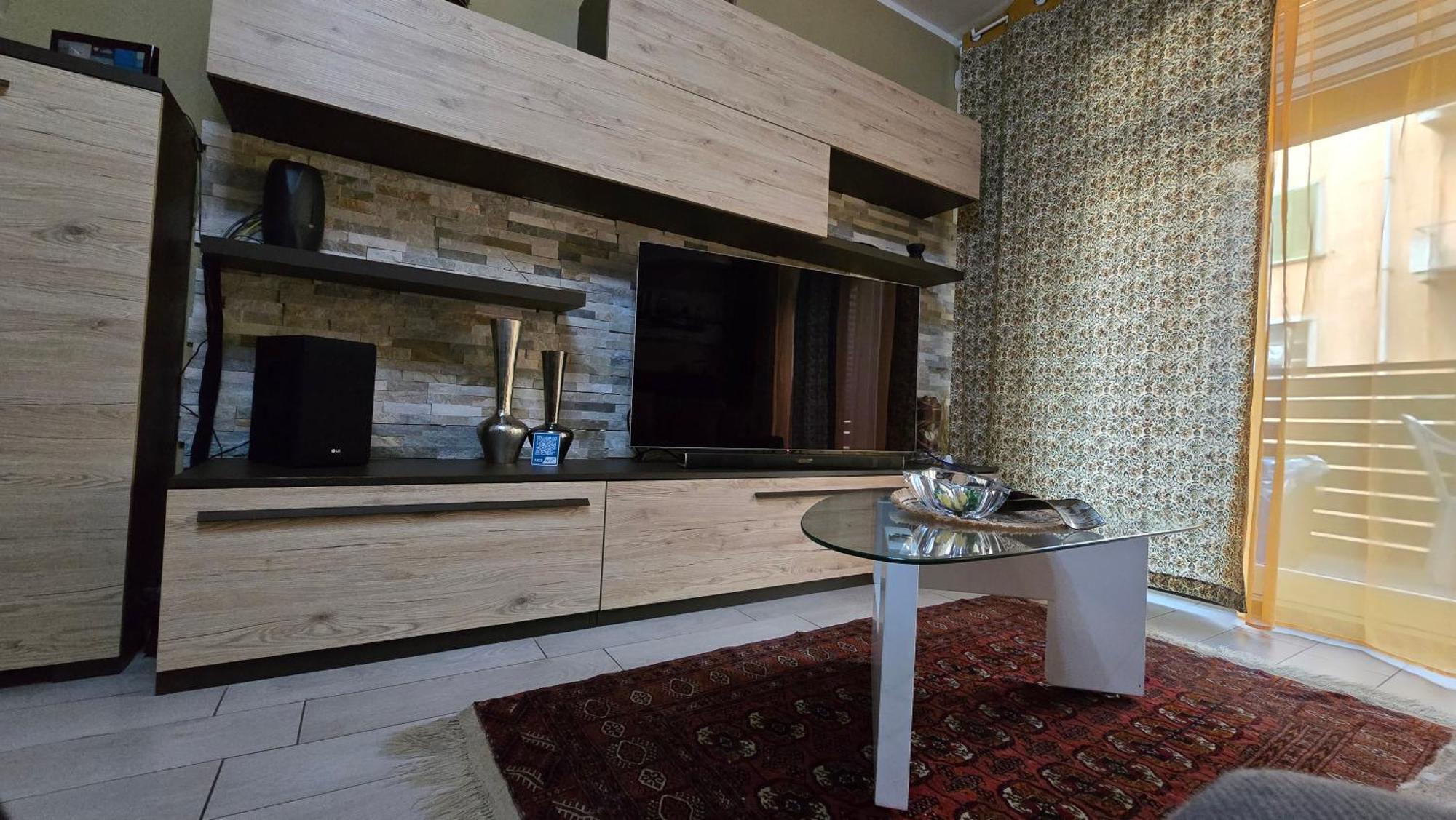 Varese Prime - Large Independent Apartment, Air Conditioning, 2 Bathrooms, 2 Free Covered Parking Spaces, No Restricted Traffic Zone, Train Station 100M, Theatre 150M, Historic City Centre Экстерьер фото